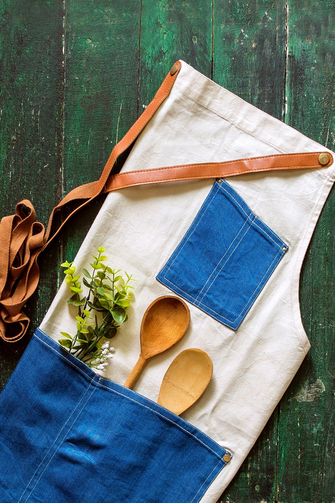 white-blue-denim-apron